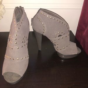 Steve Madden Studded gray suede booties